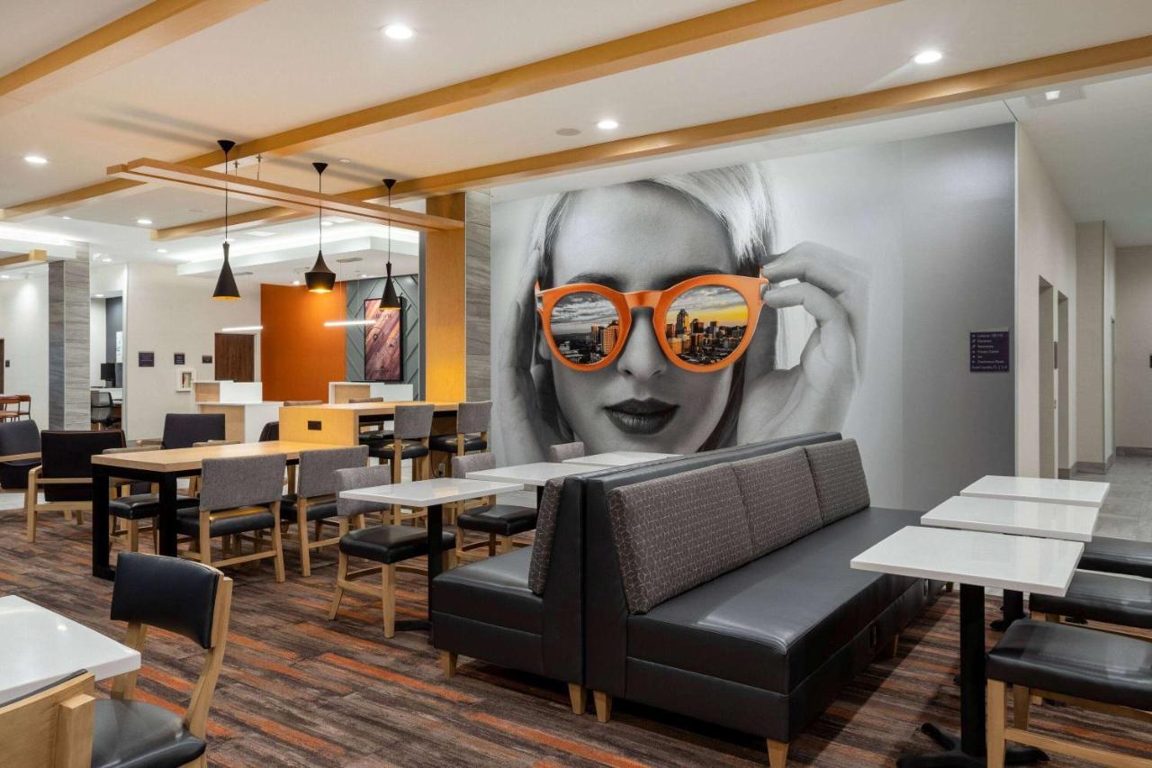 La Quinta Inn & Suites By Wyndham 플루저빌 외부 사진